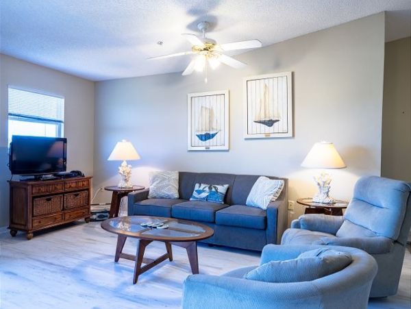Holmes Beach 2 Bedroom Vacation Rental with Shared Pool