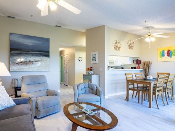 Holmes Beach 2 Bedroom Vacation Rental with Shared Pool