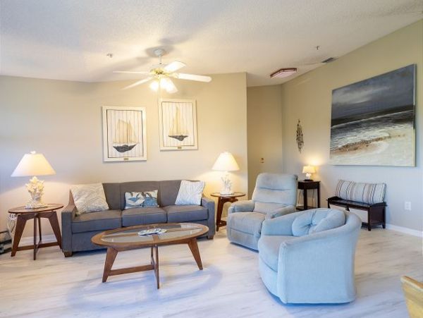 Holmes Beach 2 Bedroom Vacation Rental with Shared Pool