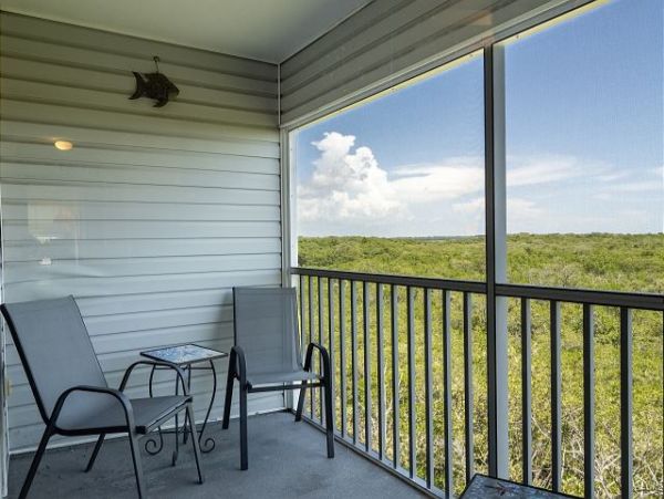 Holmes Beach 2 Bedroom Vacation Rental with Shared Pool