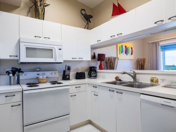 Holmes Beach 2 Bedroom Vacation Rental with Shared Pool