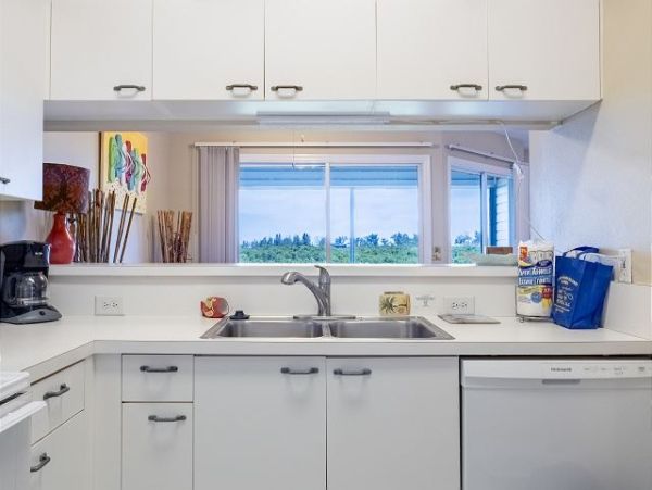 Holmes Beach 2 Bedroom Vacation Rental with Shared Pool