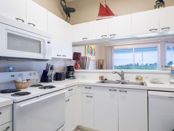 Holmes Beach 2 Bedroom Vacation Rental with Shared Pool
