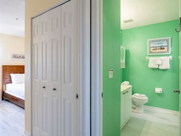 Holmes Beach 2 Bedroom Vacation Rental with Shared Pool