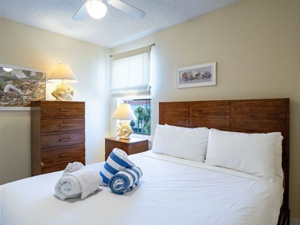 Holmes Beach 2 Bedroom Vacation Rental with Shared Pool