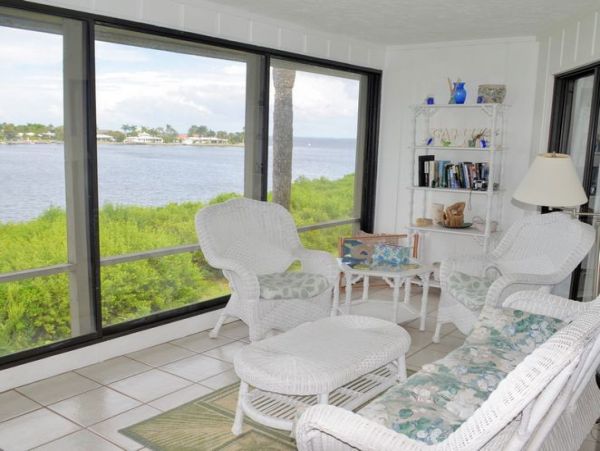 Holmes Beach 3 Bedroom Condo with Water View