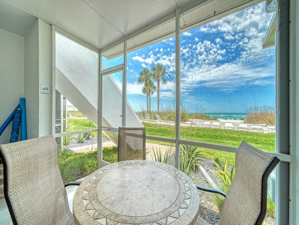 Charming Vacation Rental on Longboat Key. Call Today
