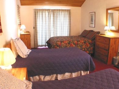 Bedroom with queen & two twin beds