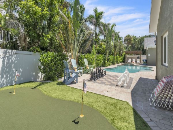 Holmes Beach Luxury Vacation Pool Home Steps from the Beach