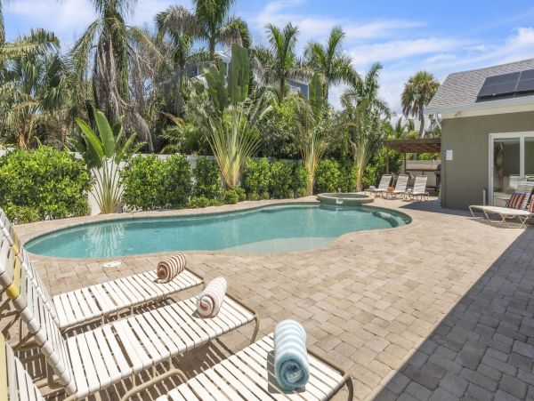 Holmes Beach Luxury Vacation Pool Home Steps from the Beach