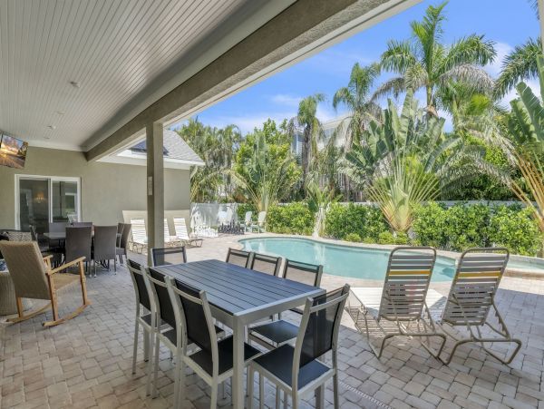 Holmes Beach Luxury Vacation Pool Home Steps from the Beach