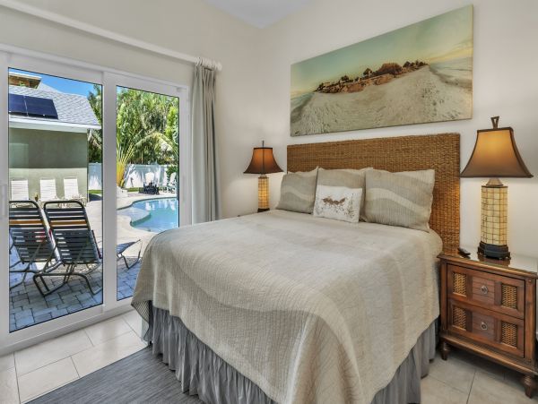 Holmes Beach Luxury Vacation Pool Home Steps from the Beach