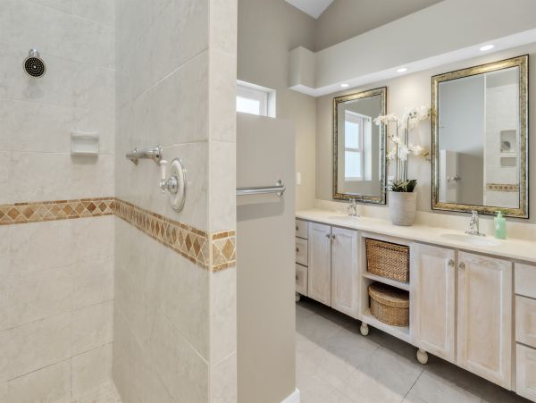 Holmes Beach Luxury Vacation Pool Home Steps from the Beach