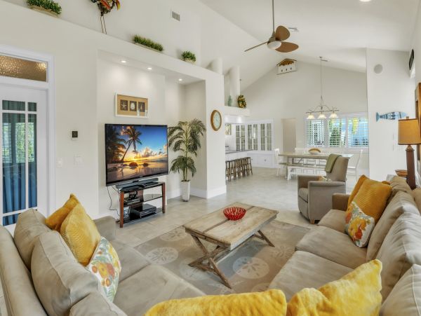Holmes Beach Luxury Vacation Pool Home Steps from the Beach