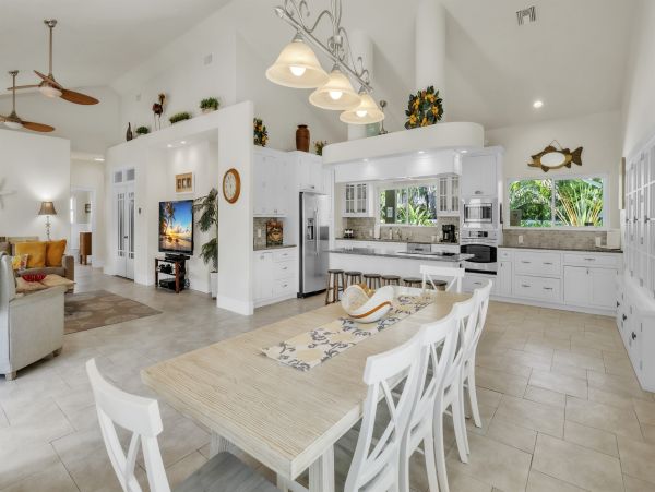 Holmes Beach Luxury Vacation Pool Home Steps from the Beach