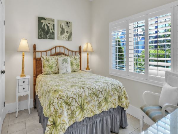 Holmes Beach Luxury Vacation Pool Home Steps from the Beach
