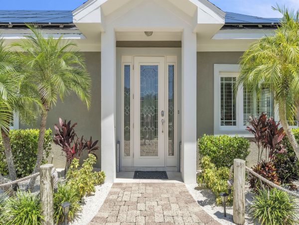 Holmes Beach Luxury Vacation Pool Home Steps from the Beach