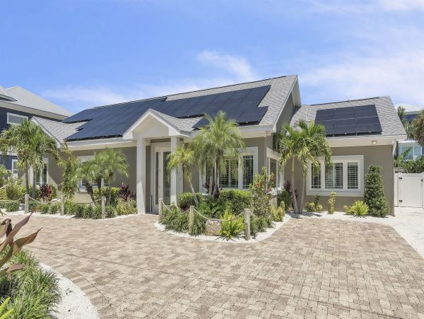 Holmes Beach Luxury Vacation Pool Home Steps from the Beach