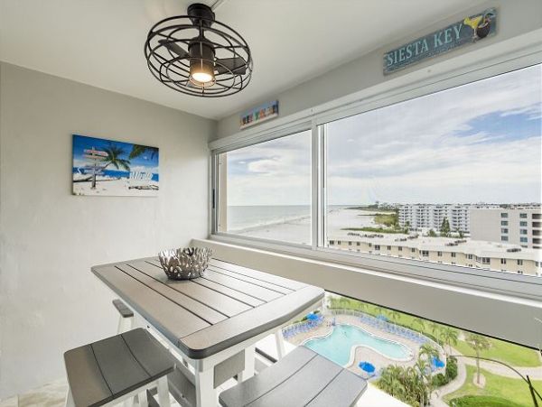 Lovely Beach to Bay 2 Bedroom Siesta Key Rental