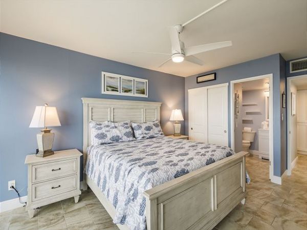 Lovely Beach to Bay 2 Bedroom Siesta Key Rental