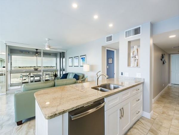 Lovely Beach to Bay 2 Bedroom Siesta Key Rental