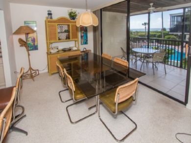 Dining area seats six Dining area seats six