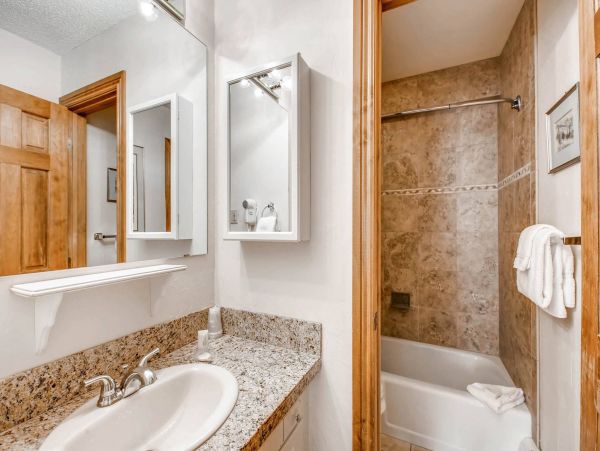 Vail Vacation Condo Sleeps Ten Guests