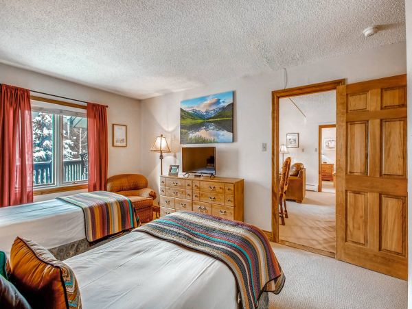 Vail Vacation Condo Sleeps Ten Guests