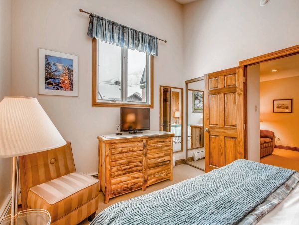 Vail Vacation Condo Sleeps Ten Guests