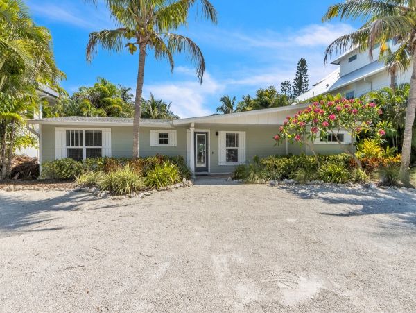 Five Bedroom Anna Maria  Home with Water Slide Pool & Views