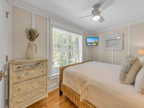 Five Bedroom Anna Maria  Home with Water Slide Pool & Views