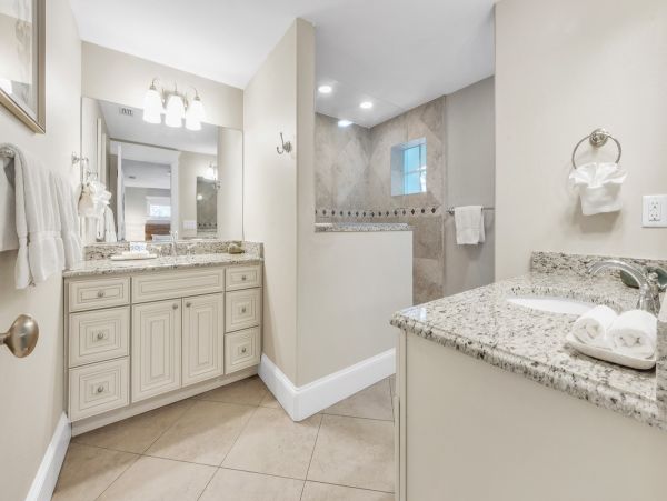 Five Bedroom Anna Maria  Home with Water Slide Pool & Views