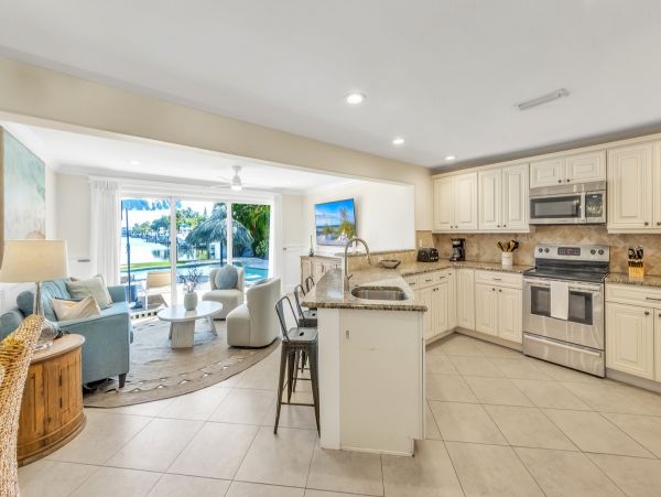Five Bedroom Anna Maria  Home with Water Slide Pool & Views