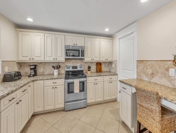Five Bedroom Anna Maria  Home with Water Slide Pool & Views