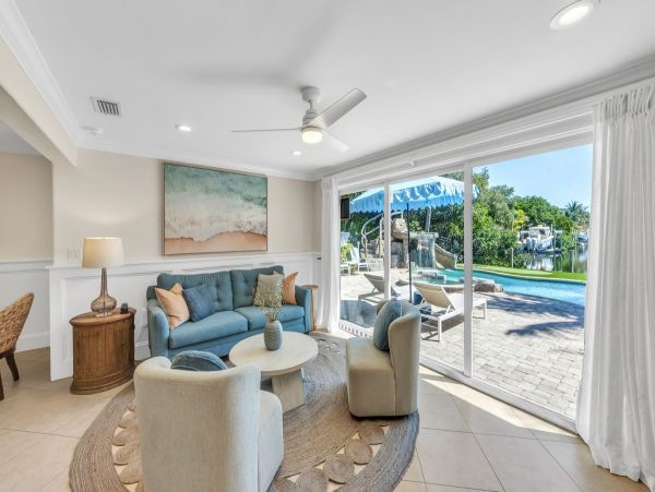 Five Bedroom Anna Maria  Home with Water Slide Pool & Views