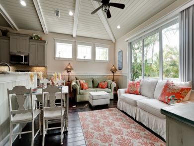 Three Bedrooms Three Bathrooms Family Home with Pool