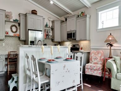 Three Bedrooms Three Bathrooms Family Home with Pool