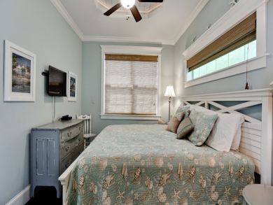 Three Bedrooms Three Bathrooms Family Home with Pool