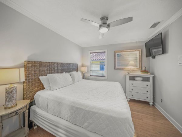 Siesta Key Duplex Shared Pool Short Walk to Beach