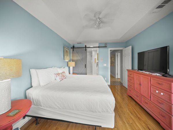 Siesta Key Duplex Shared Pool Short Walk to Beach
