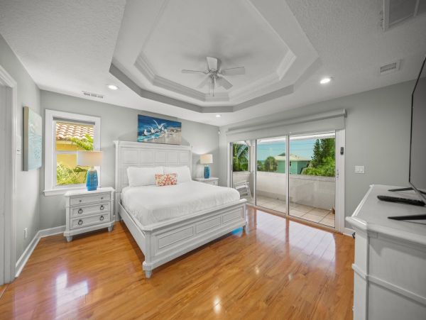 Siesta Key Duplex Shared Pool Short Walk to Beach