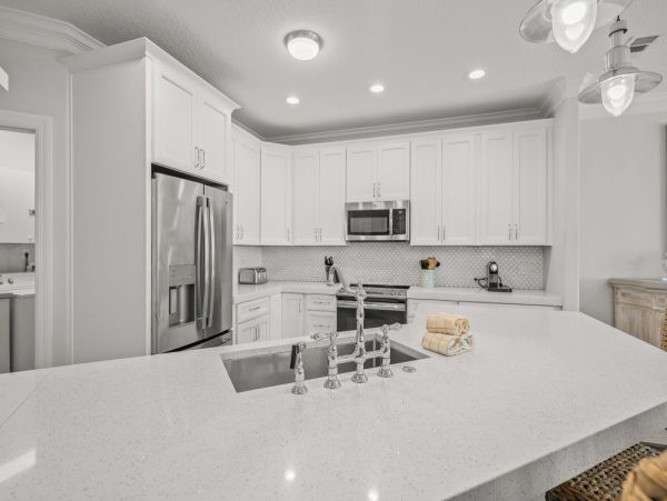 Siesta Key Duplex Shared Pool Short Walk to Beach