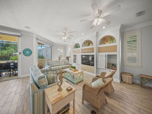 Siesta Key Duplex Shared Pool Short Walk to Beach
