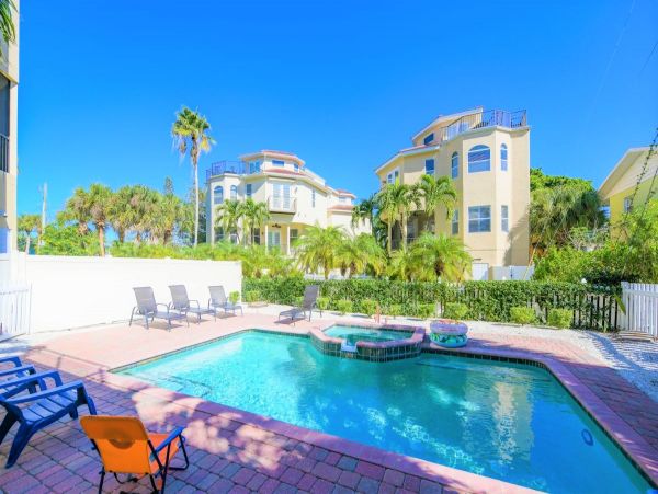 Siesta Key Vacation Rental - Luxury 4-Bedroom Beach House with Pool & Rooftop Deck