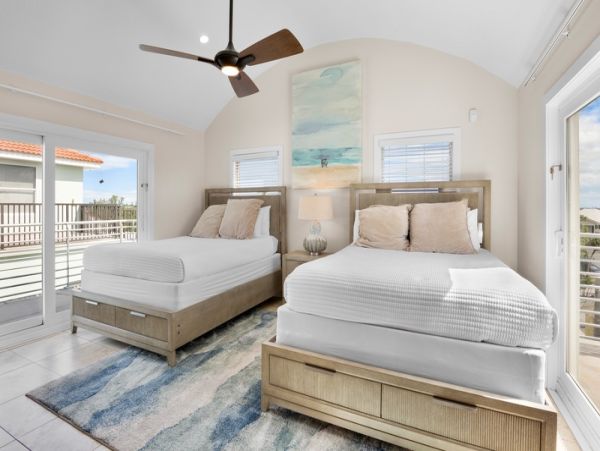 Siesta Key Vacation Rental - Luxury 4-Bedroom Beach House with Pool & Rooftop Deck