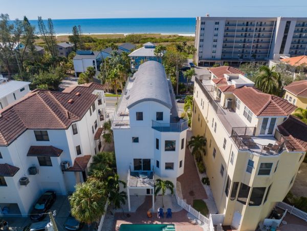 Siesta Key Vacation Rental - Luxury 4-Bedroom Beach House with Pool & Rooftop Deck