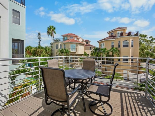 Siesta Key Vacation Rental - Luxury 4-Bedroom Beach House with Pool & Rooftop Deck