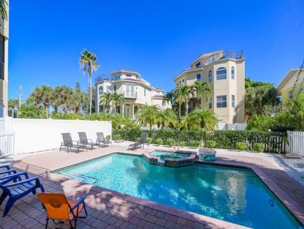 Siesta Key Vacation Rental - Luxury 4-Bedroom Beach House with Pool & Rooftop Deck