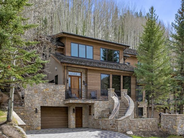 Ski In Ski Out to Vail Gondola-Five Bedroom Ski Rental Home