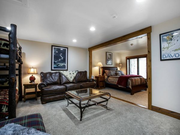 Ski In Ski Out to Vail Gondola-Five Bedroom Ski Rental Home
